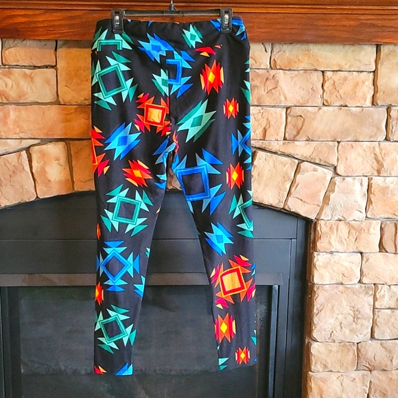Tall and Curvy LuLaRoe Leggings - Picture 2 of 5